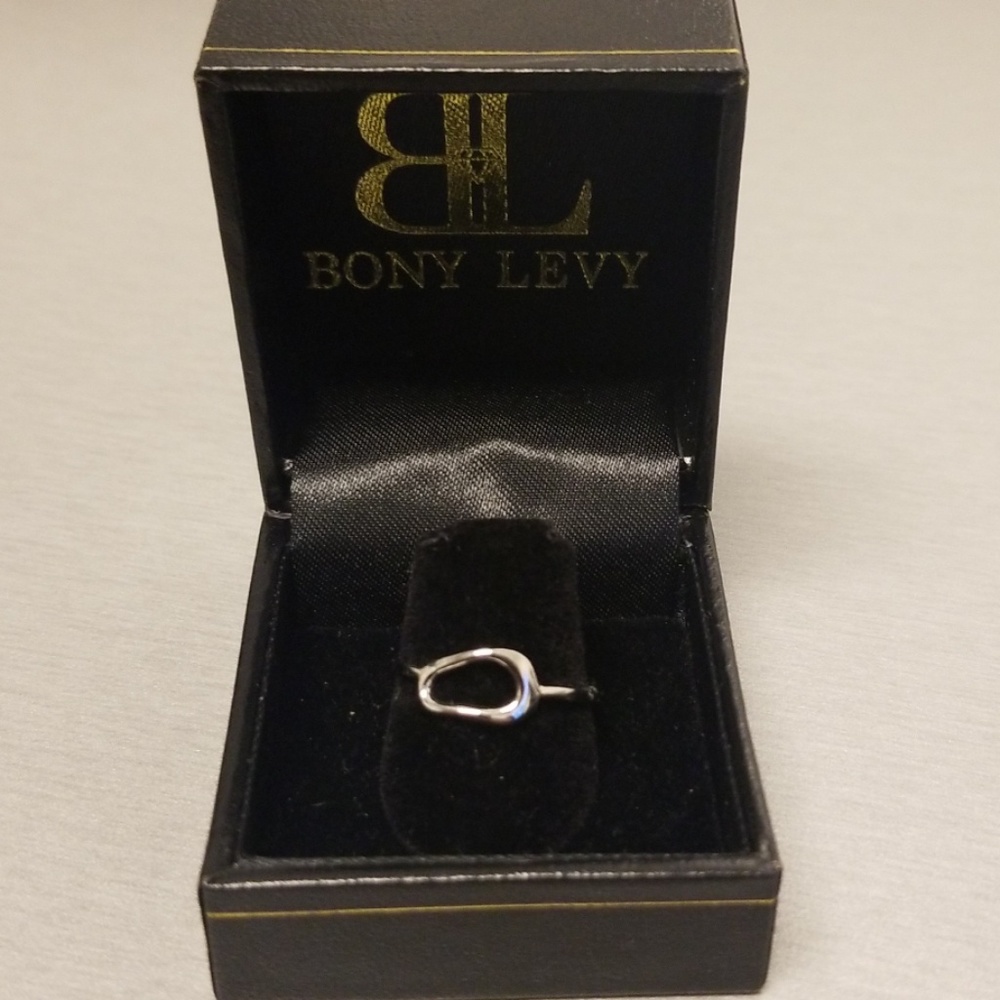 Bony levy ring